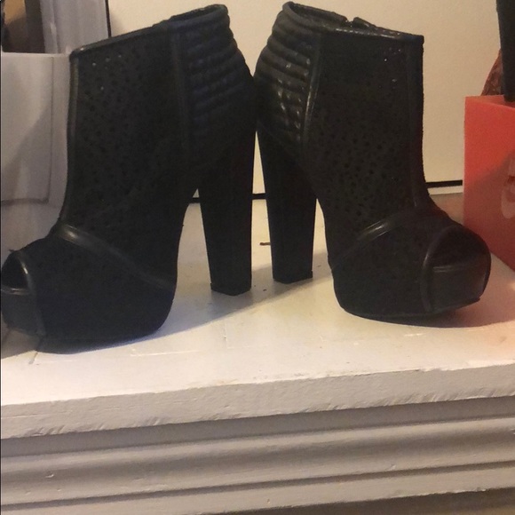 Black heels - Picture 2 of 3